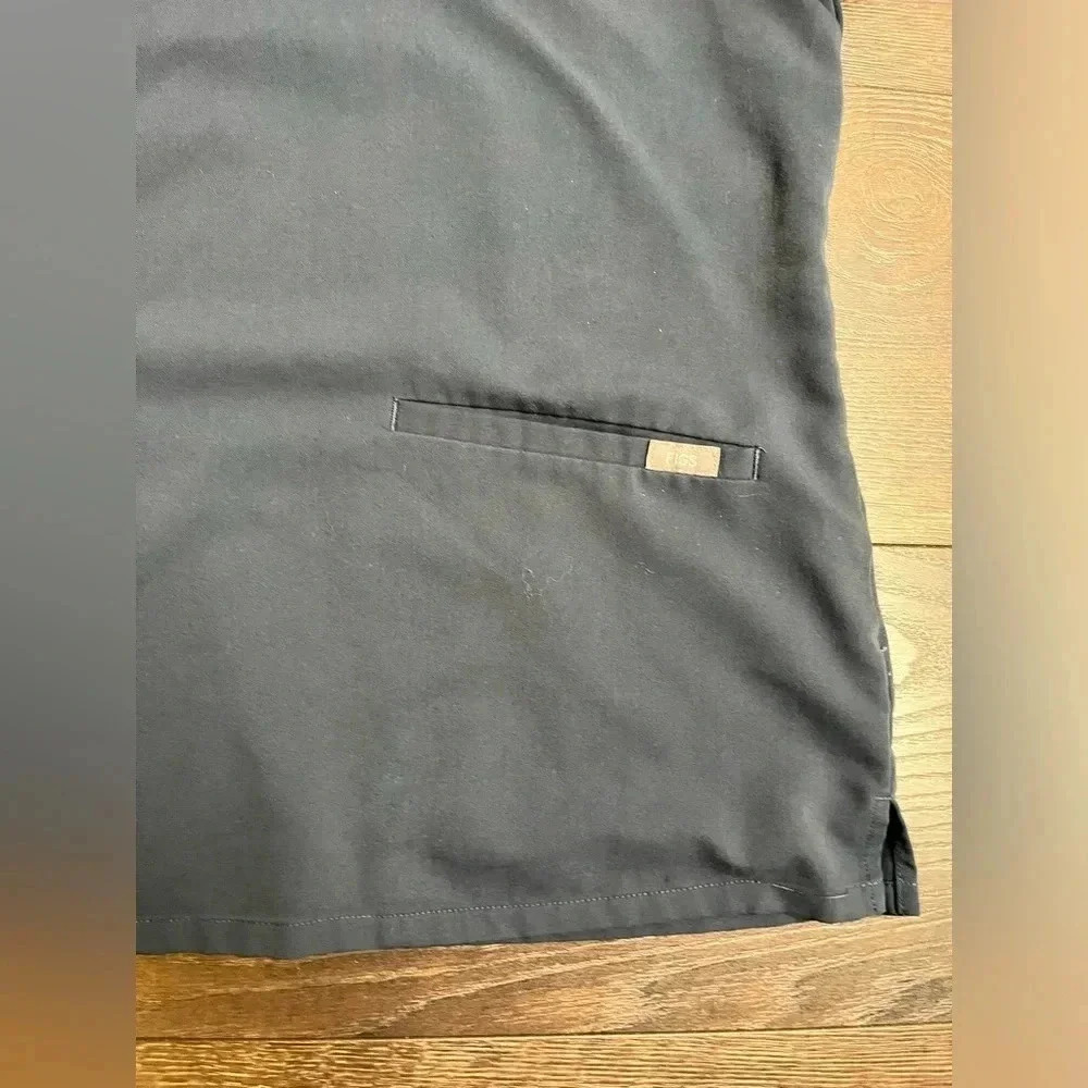 Figs Scrubs Three-Pocket Scrub Top™ - Picture 3 of 5